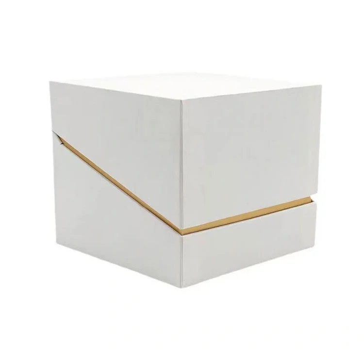 Luxe wit rigide geschenkdoos met goudfolie -accent en flip -deksel